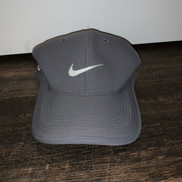 New with Tags- Adult Unisex Nike Golf Hat